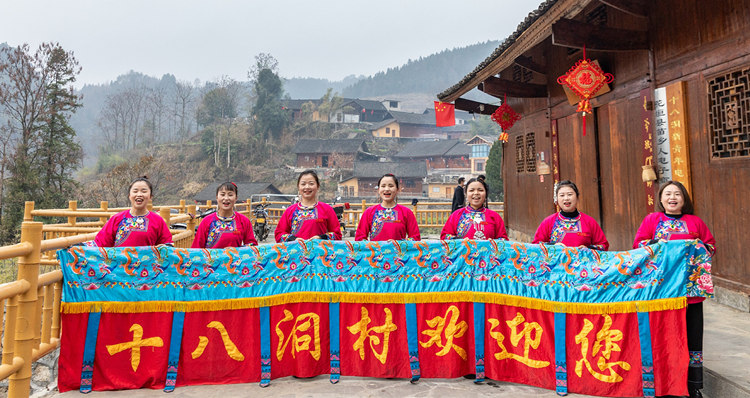 苗家阿姐唱起嘹亮苗歌。花垣县委宣传部供图