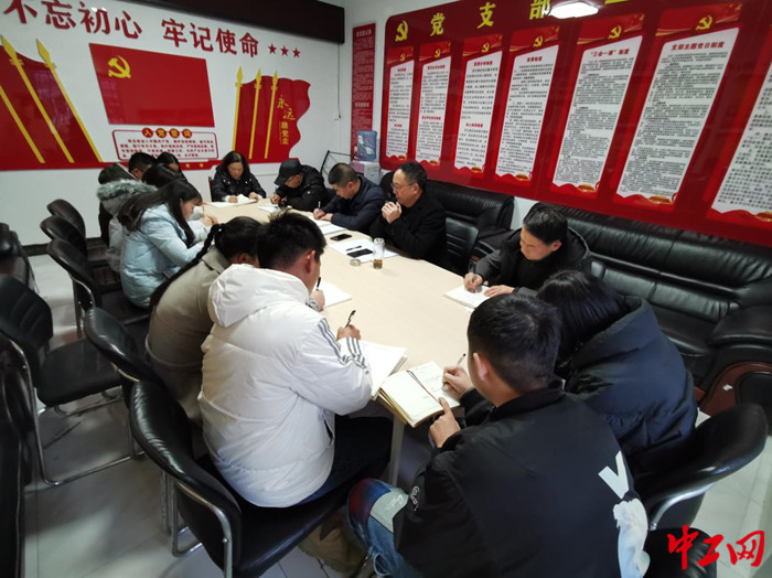   1月17日，黔西南州总工会召开工会社会工作者座谈会。 图为会议现场 郑滔 摄