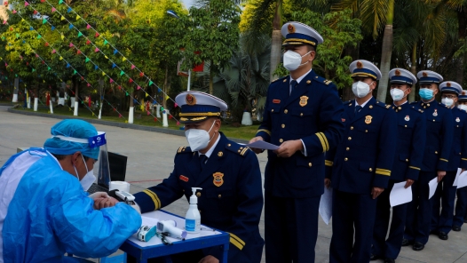 云南普洱森林消防官兵献血缓解驻地供血紧张