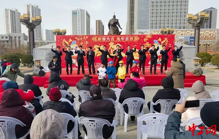 2月1日，临沂市总工会举办专场文艺演出。图为演出现场。临沂市总工会供图