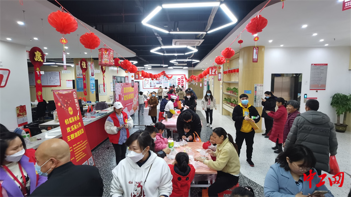 热闹的活动主会场  摄影 柯宇