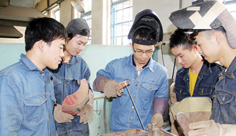 劳模风采·2015年全国劳模 | 刘仔才：带出200精英焊工的“山里劳模”