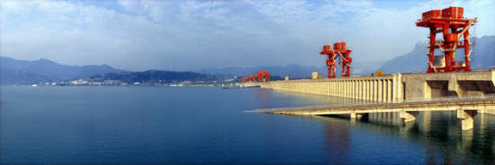 三峡电站的安全运行，离不开许许多多的凌伟华。（孙荣刚/摄）