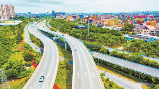 继续把发展经济的着力点放在实体经济上