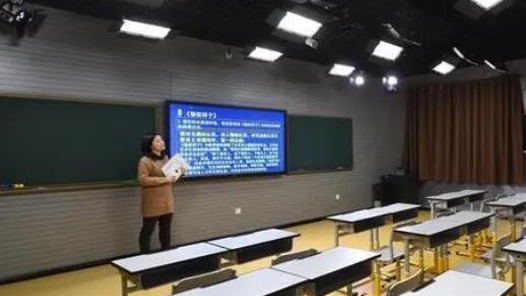 把非教学任务挡在三尺讲台之外