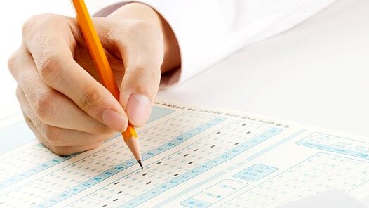 消除对罪犯子女考公限制，是“降低震慑”还是“增加公平”？