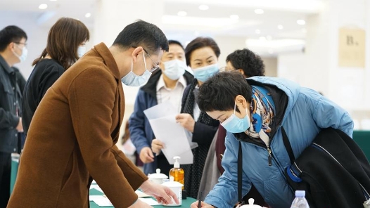 全国政协委员陆续报到