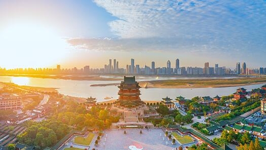 感受制度优势的磅礴力量