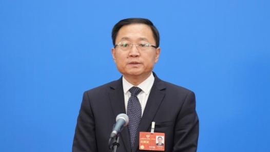 吴向东：引导青少年扣好人生的第一粒扣子