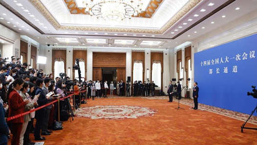 顶天立地踏征途