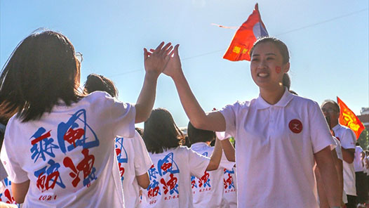 坚定“四个自信” 努力培养堪当大任的时代新人