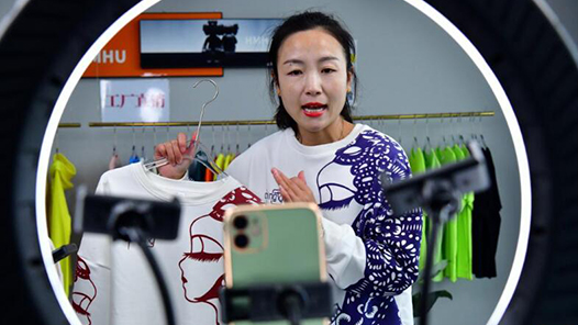 工人日报社评丨接续建言献策，打造新就业形态劳动者权益保障网