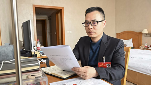 一线代表委员之声｜李丰代表：规范整合各类操作证和上岗证