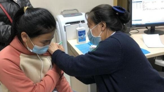 多名人大代表关注，HPV疫苗不该一直“手慢无”