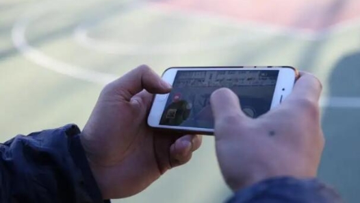 关注“网瘾老年”，救救“爸妈的朋友圈”