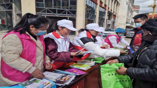 西藏昌都市江达县开展学雷锋志愿服务活动