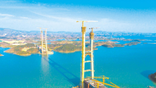 钟华论：民族复兴的领路人 亿万人民的主心骨