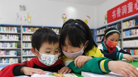 推动“低龄宝宝入园”为年轻父母解忧