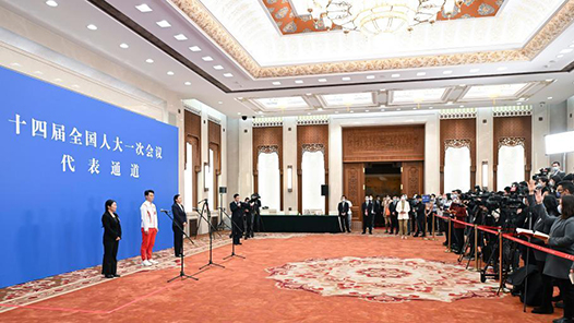 聚焦“代表通道”