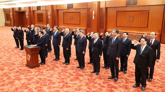 国务院各部部长、各委员会主任、中国人民银行行长、审计长进行宪法宣誓