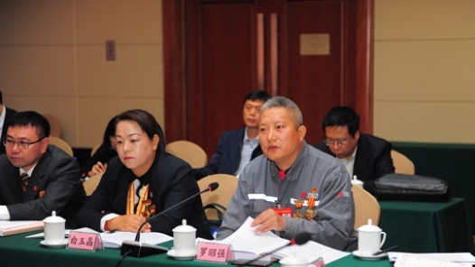 吉林代表团热议工会工作报告
