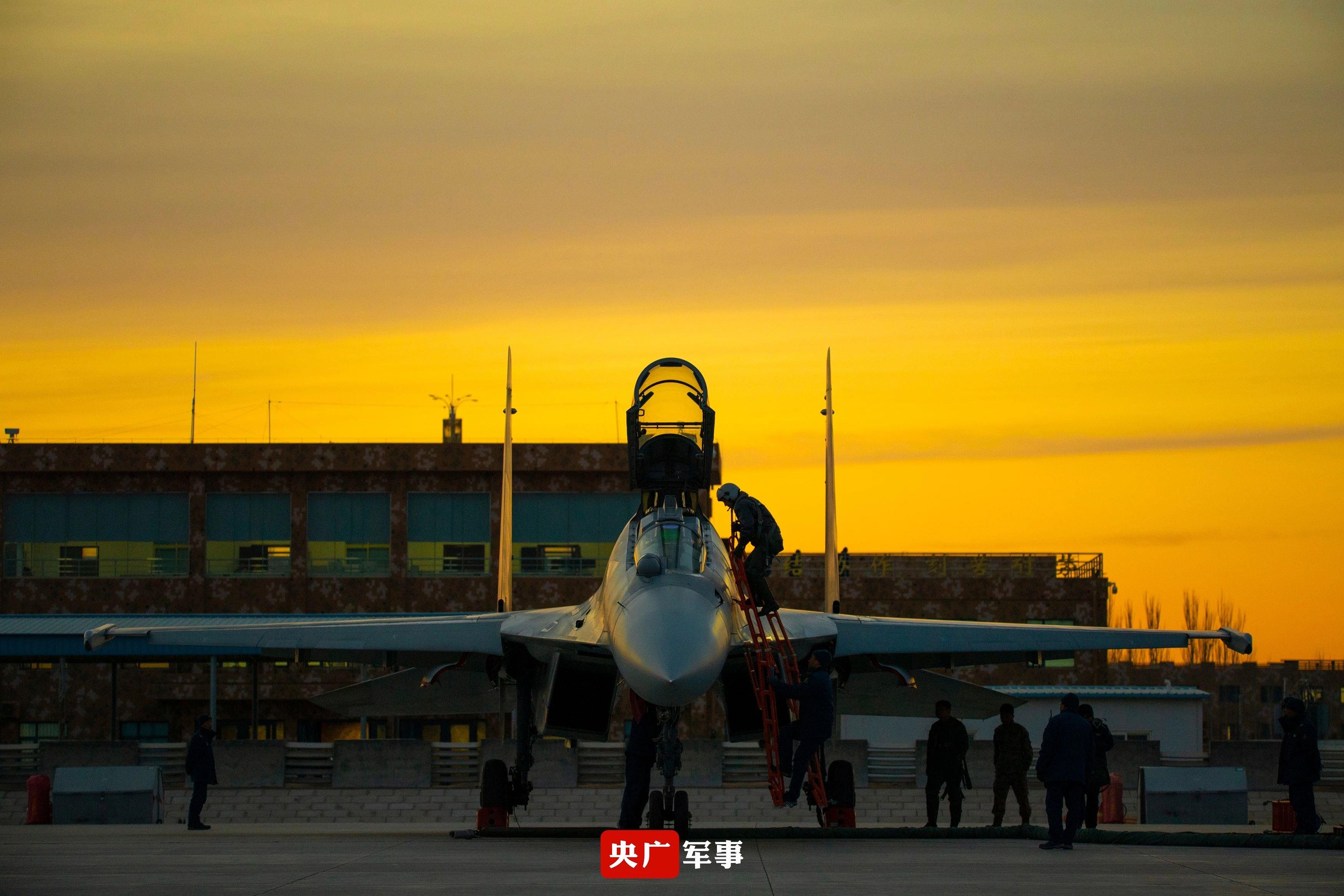 歼16最新高清训练大图来了