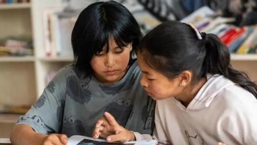 留守儿童，不只困在手机里