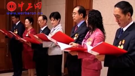 许振超接受中工网记者采访