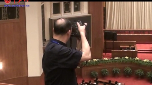 工会十五大记者忙碌的身影