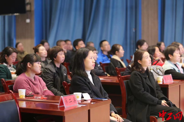 金沙县总工会《轻松育儿阳光指南》家庭教育指导专题讲座现场。金沙县总工会供图