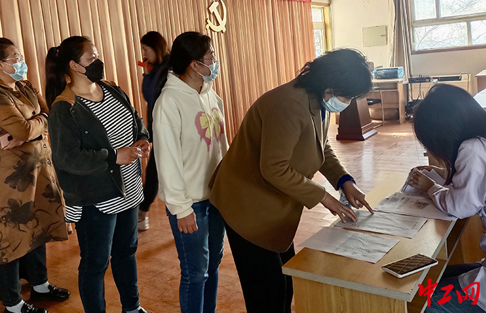 3月28日，城阳区总工会邀请青岛湛山疗养院体检中心走进企业为女职工送去“两癌”筛查服务。城阳区总工会供图