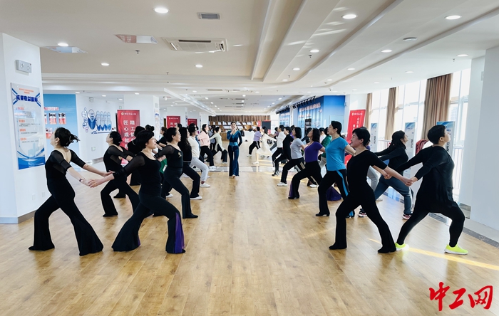 近日，为期一个月的烟台市女职工素质提升系列公益课圆满落幕。烟台市工人文化宫供图