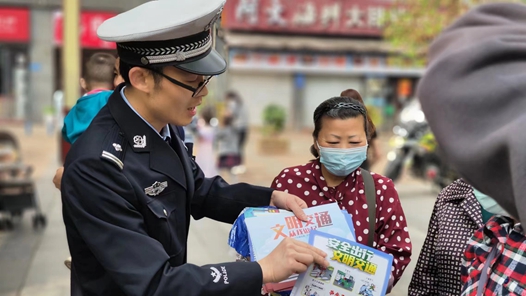 西藏自治区全区各级工会组织开展“4·15”全民国家安全教育日宣传活动