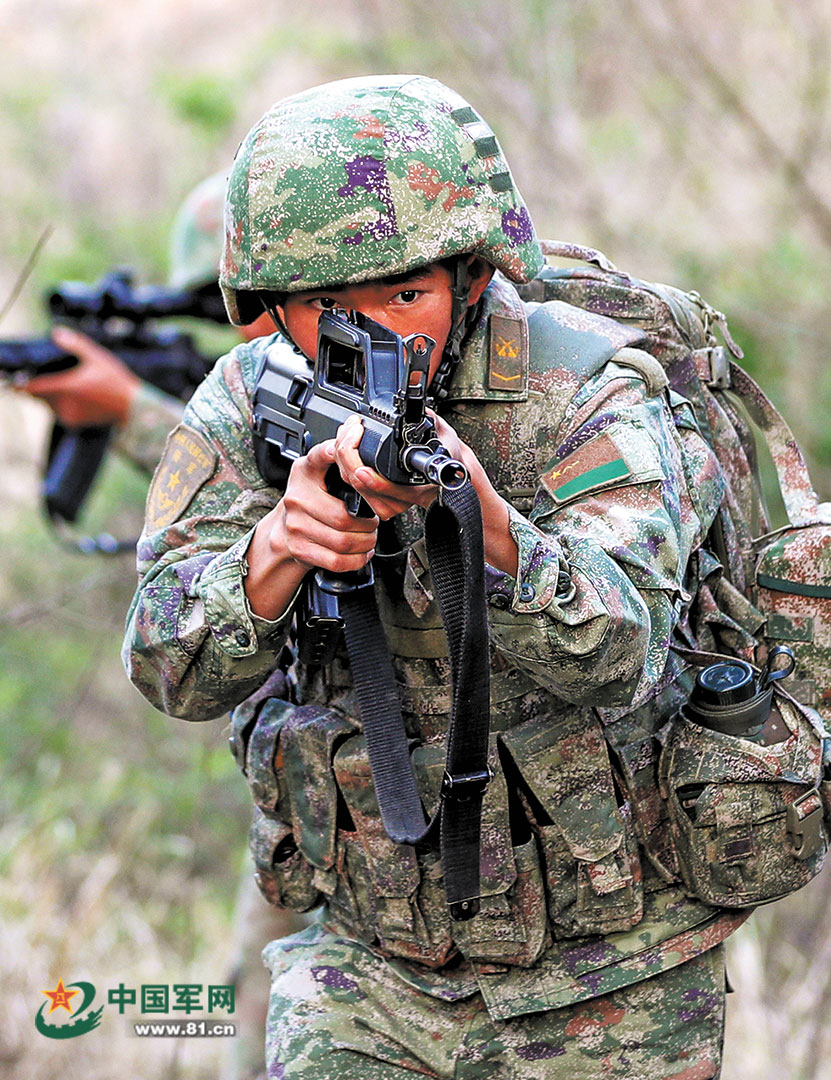 铁甲出击 烈焰喷涌——东部战区陆军某旅战术演练掠影 - 军事 - 中工