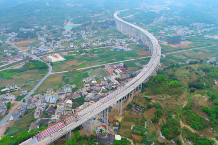 宜威高速上罗特大桥完成全幅架设