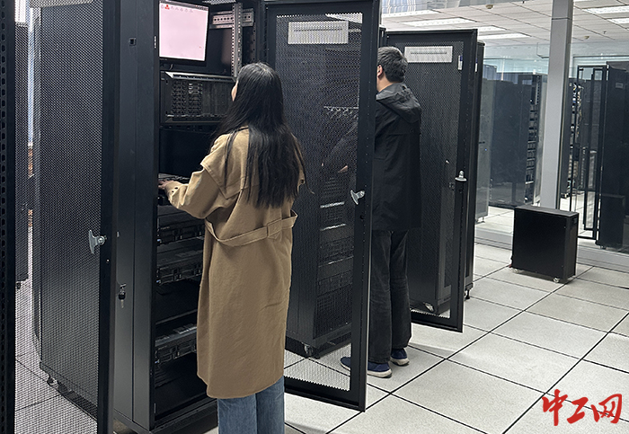 图为济南大学的大数据后台。济南大学供图 图为济南大学的大数据后台。济南大学供图