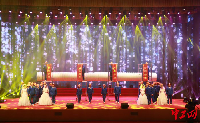 4月27日，滨州市举办了 2023 年庆祝“五一”海外作事节暨作事设施授奖仪式。图为举止现场。滨州市总工会供图