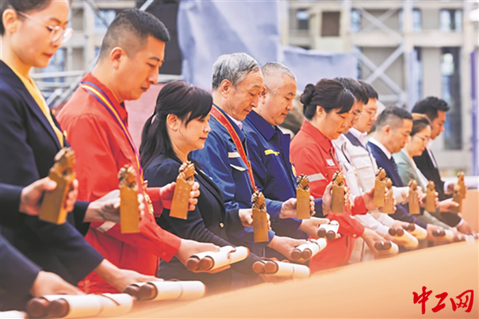 2041249_tpzz_1682661432703_b 2041249_tpzz_1682661432703_b