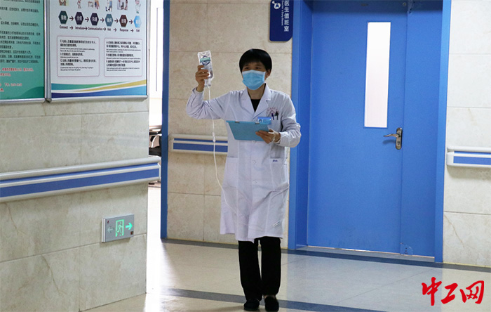 日前，仪爱文在带病工作中。菏泽市总工会供图