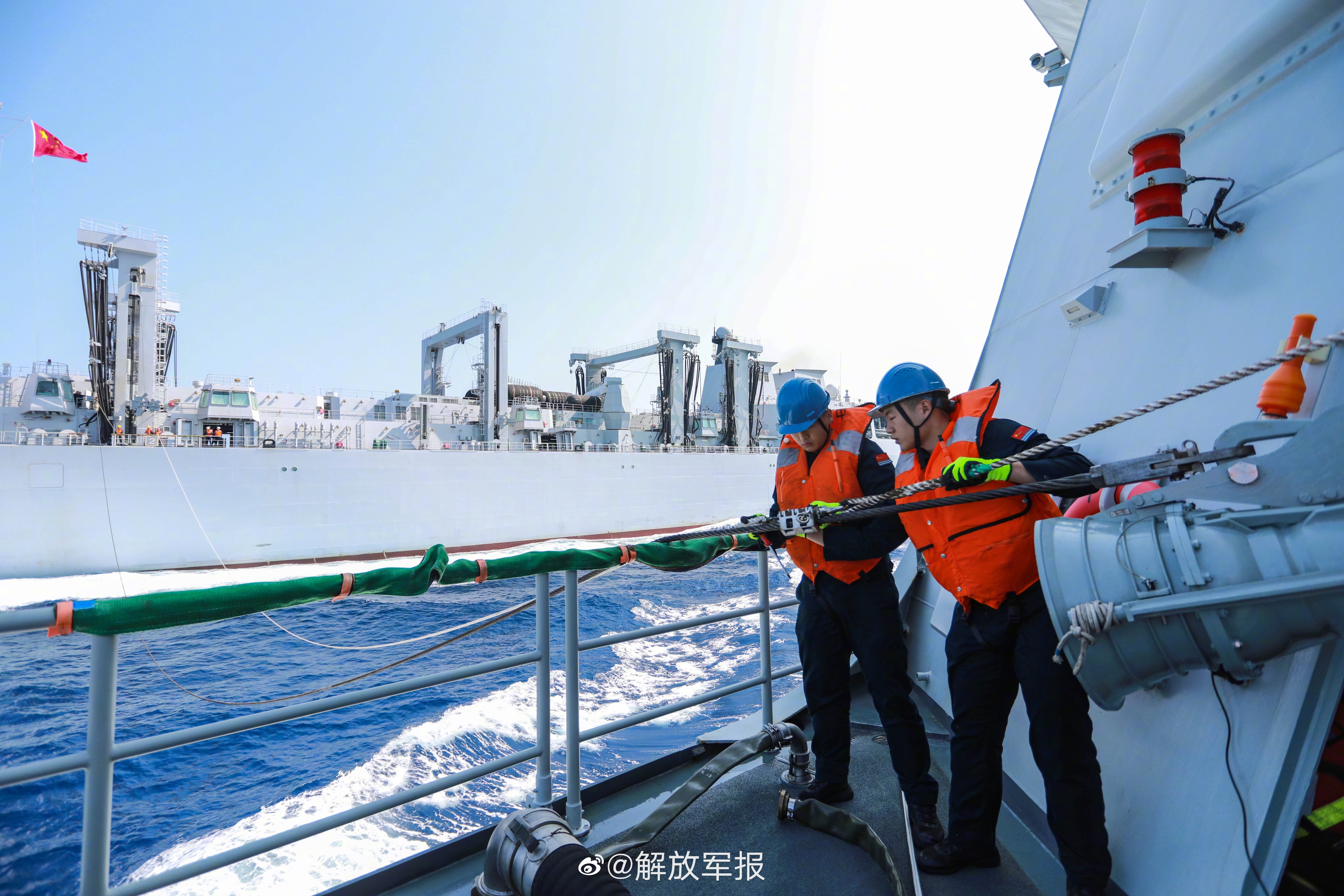 南部战区海军远海训练组图直击综合攻防课目演练现场