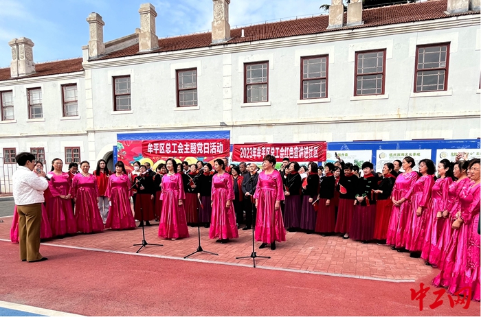 近日，烟台市牟平区总工会开展“文艺进社区”活动。牟平区总工会供图