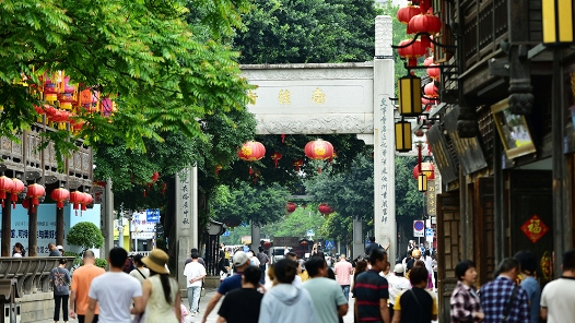 足迹里的政绩观：一座古厝，一份责任