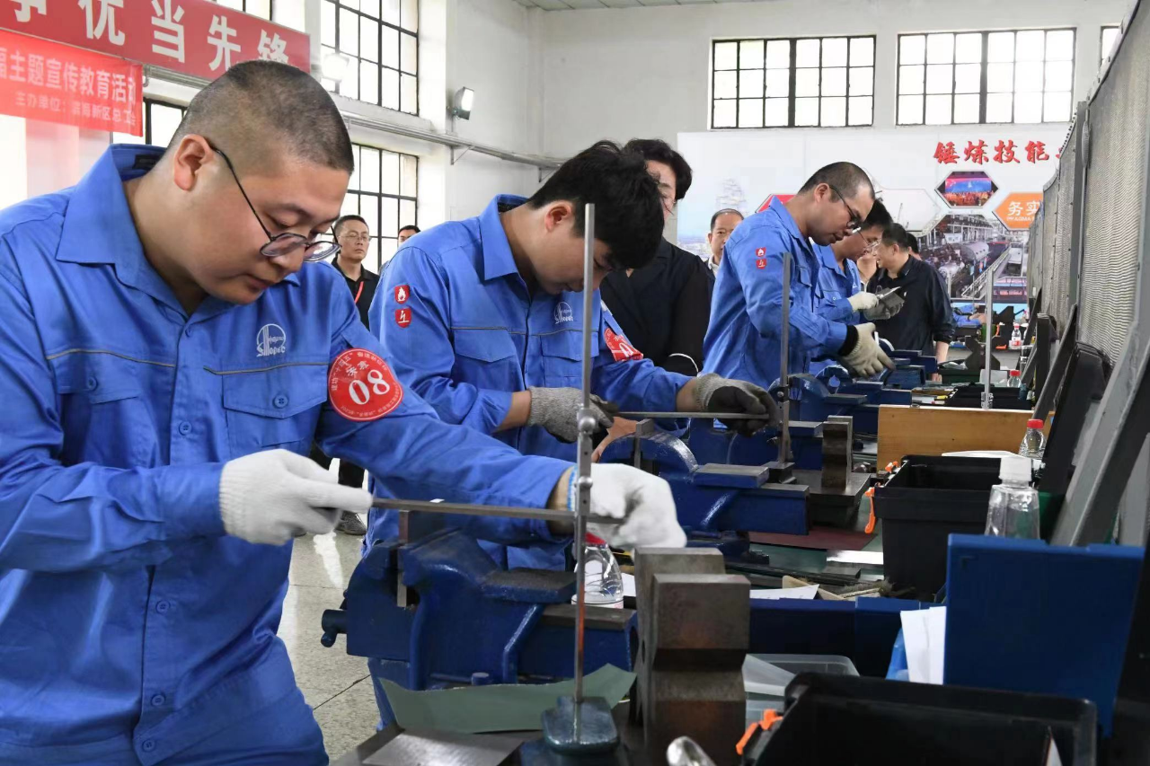 天津滨海新区举办金锤杯机修钳工职业技能大赛