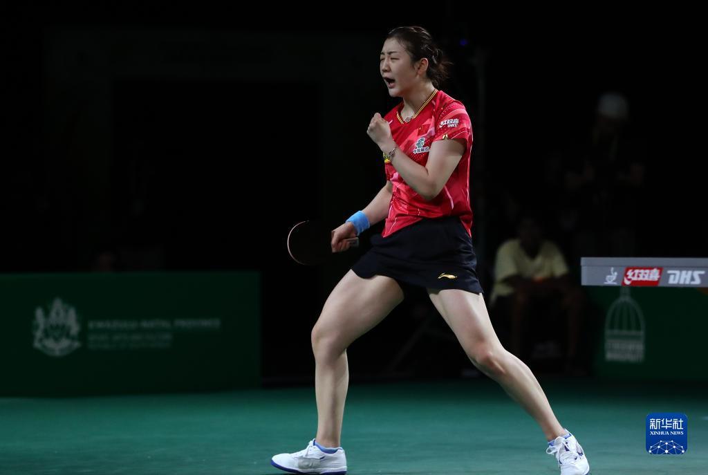 乒乓球女单决赛对决图 1318129_4096x10000.jpeg