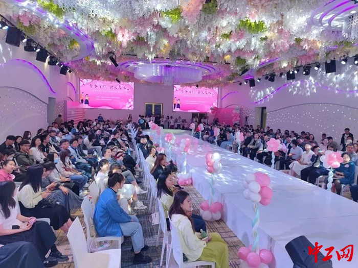 5月27日，科尔沁区总工会举办青年职工联谊交友活动。 图为活动现场。 代哲 摄