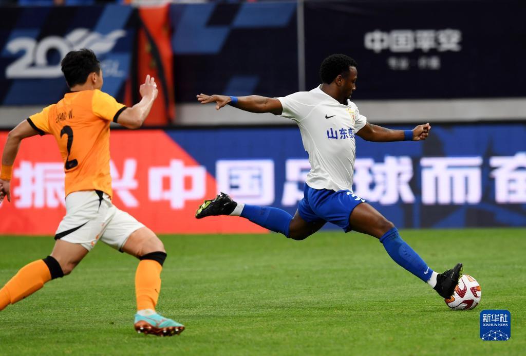 中超山东泰山胜青岛海牛