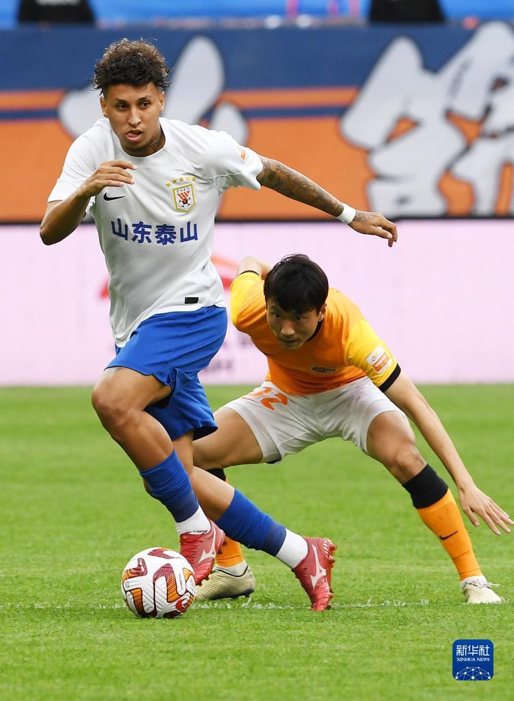 中超:山东泰山胜青岛海牛 - 体育 - 中工网