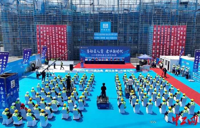 5月26日，莱西市2023年“当好主人翁 建功新时代”重点工程劳动竞赛启动，该启动仪式在姜山湖人才小镇项目建设现场举行。莱西市总工会供图