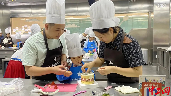 5月28日，贵阳市乌当区总工会开展亲子蛋糕DIY活动。 乌当区总工会供图