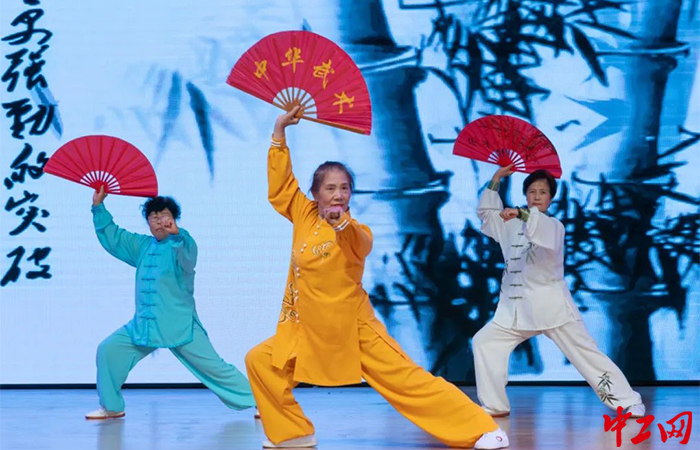 近日，山东外贸职业学院工会组织开展“忆回童稚 体味传统”沉浸式传统文化体验活动。山东省外经贸工会供图